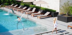 luftaufnahme-schwimmbads-view-pool-om-spa-lopesan-costa-bavaro-resort-spa-casino-punta-cana-republica-dominicana	