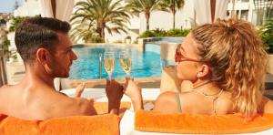 unique-customers-corallium-dunamar-by-lopesan-hotels-playa-del-ingles-gran-canaria	