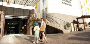 familia-entrada-abora-catarina-by-lopesan-hotels-playa-del-ingles-gran-canaria	