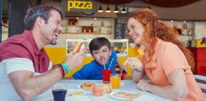 family-eating-snack-&-go-abora-catarina-by-lopesan-hotels-playa-del-ingles-gran-canaria	