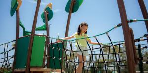 niña-parque-abora-interclub-atlantic-by-lopesan-hotels-san-agustin-gran-canaria	