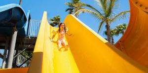 girl-water-slide-abora-interclub-atlantic-by-lopesan-hotels-san-agustin-gran-canaria	
