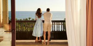 couple-terrace-room-views-lopesan-costa-meloneras-resort-spa-gran-canaria	