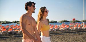 couple-beach-corallium-beach-by-lopesan-hotels-san-agusti-gran-canaria	