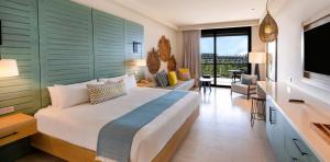 habitacion-resort-king-ocean-view-junior-suite-lopesan-costa-bavaro-resort-spa-casino-punta-cana-republica-dominicana